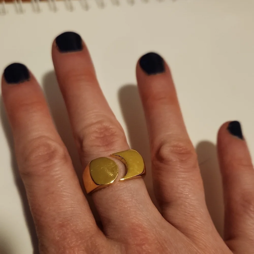 Modern Gold-Tone Open Circle Statement Ring - Picture 6 of 7